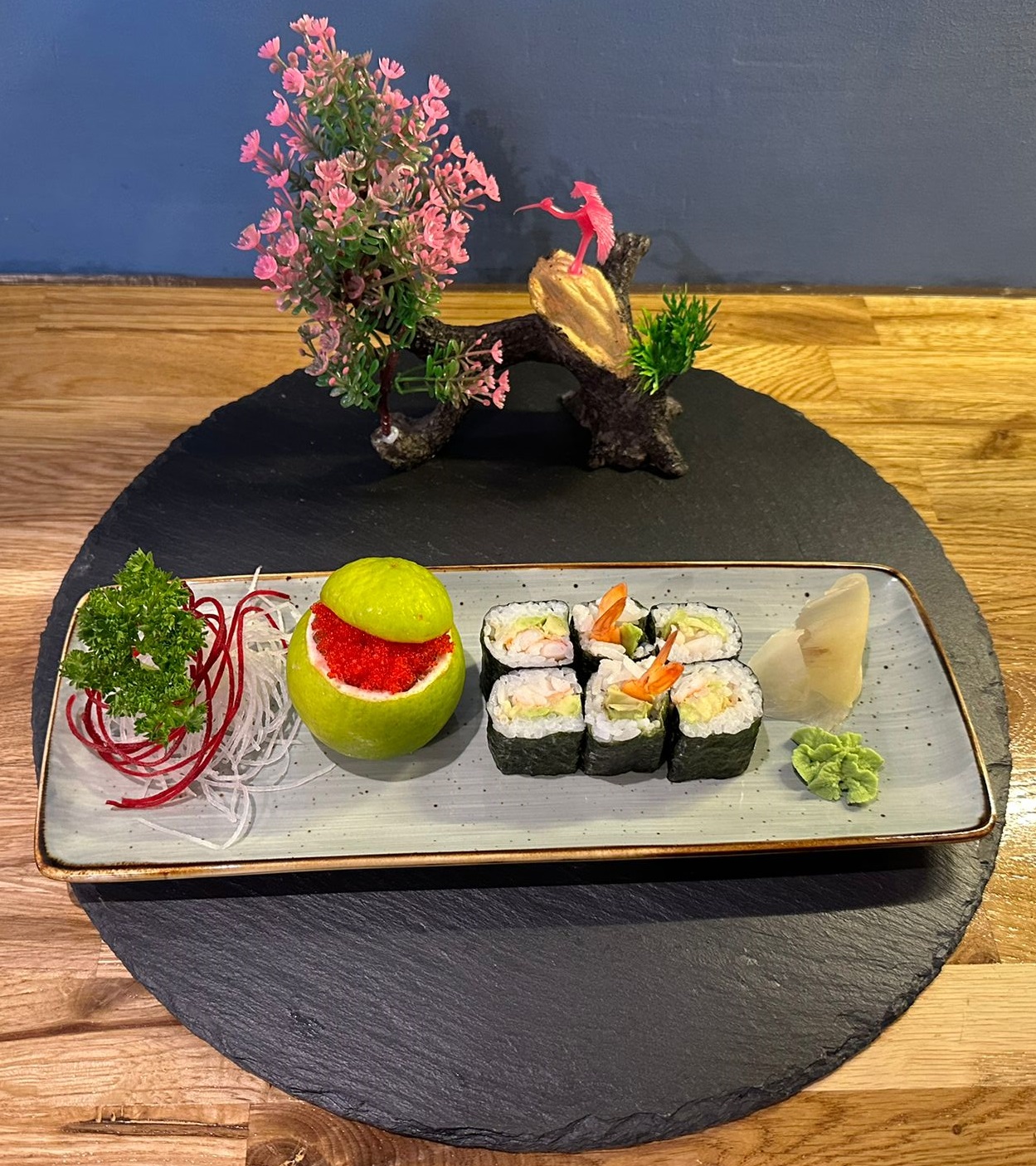 Ebi Avo Maki